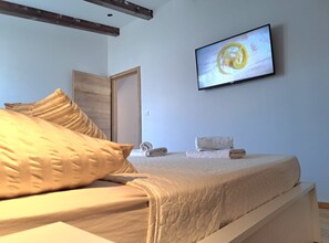 Hus (Three Bedroom Holiday Home) | 3 soverom, barnesenger og wi-fi (inkludert)
