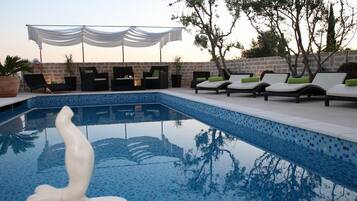 Villa (Five Bedroom Villa with Pool) | Outdoor pool