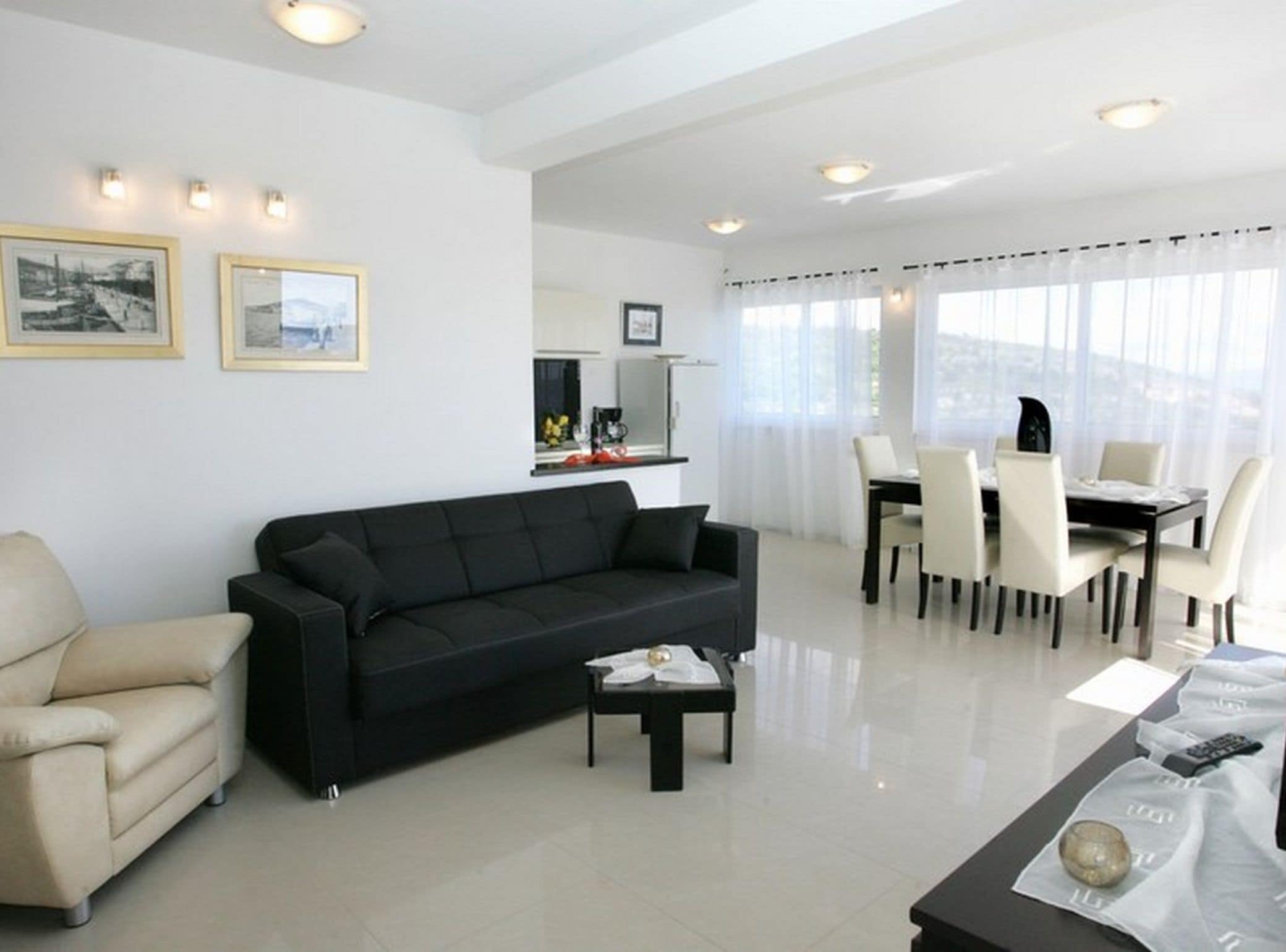 Villa (Five Bedroom Villa with Pool) | Oppholdsrom | En 32-tommers Flatskjerm-TV med Parabol-TV