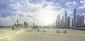 On the beach - LUX The Atlantis Palm View Suite (Dubai)