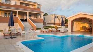 别墅 (Four Bedroom Villa) | 室外游泳池
