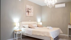 别墅 (Four Bedroom Villa)
