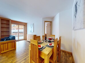 Apartment | Dining