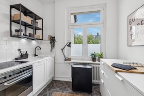 Fridge, microwave, oven, stovetop