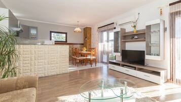 Villa (Six Bedroom Villa with Pool) | Cocina privada | Refrigerador