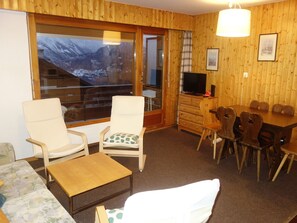 Living room - Luxury Apartment in Hills With Patio (Veysonnaz)