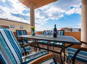 Huoneisto (Three Bedroom Apartment) | Parveke