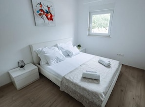 7 Schlafzimmer, Babybetten, kostenloses WLAN
