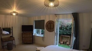 Room - Modern Home From Home With Cinema - Elm Tree House (Leicester)