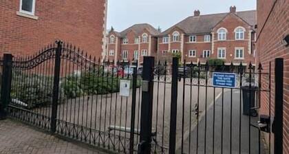 Luxury Elm Tree Stay with Cinema room and sleeps 12