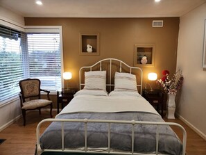 3 bedrooms, iron/ironing board, WiFi, bed sheets