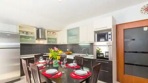 Villa (Three Bedroom Villa) | Spisestue