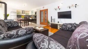 Villa (Three Bedroom Villa) | Oppholdsrom