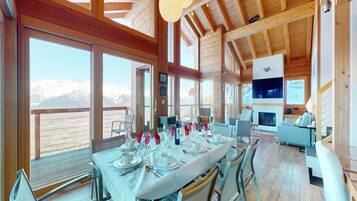 Chalet | Dining