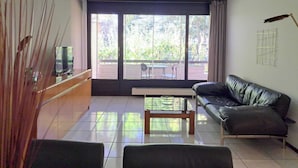 Apartment, 2 Bedrooms | Living area | 32-inch flat-screen TV with satellite channels - City Escape  (Lugano)