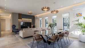 Villa (Three Bedroom Villa with Pool) | Wohnzimmer