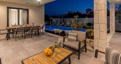 Sophisticated Oasis Residence Villa With Pool