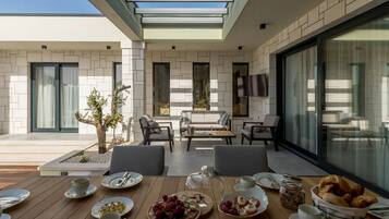 Villa (Three Bedroom Villa with Pool) | Lounge