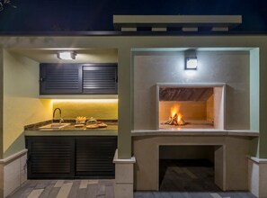 Biệt thự (Three Bedroom Villa with Pool) | Lò sưởi