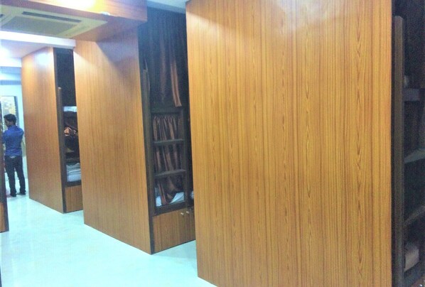 Deluxe Shared Dormitory - Neon Nest Dormitory Suits (Mumbai)