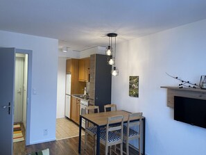 Private kitchen - Charming Apartment With Hill View (Veysonnaz)