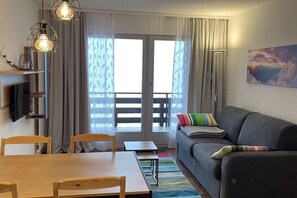 Living room - Charming Apartment With Hill View (Veysonnaz)