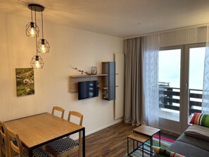 Dining - Charming Apartment With Hill View (Veysonnaz)