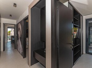 Villa (Four Bedroom Villa with pool) | Lobby