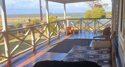 Milang Lakefront Retreat