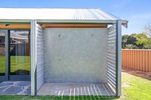 House - Beachfront Bliss - Wi-fi BBQ Group House (Victor Harbor)