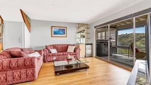 House - The Darling of Marina - A Hilltop and Sea Getaway (Wirrina Cove)