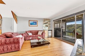 House | 3 bedrooms - The Darling of Marina - A Hilltop and Sea Getaway (Wirrina Cove)