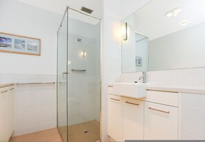 Apartment | 3 bedrooms - Breeze Beachfront Apartment no 1 - First Floor (Victor Harbor)