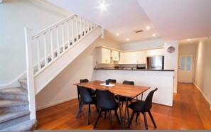 Apartment | 3 bedrooms - Norwood Saltbush Retreat With Wifi (Norwood)