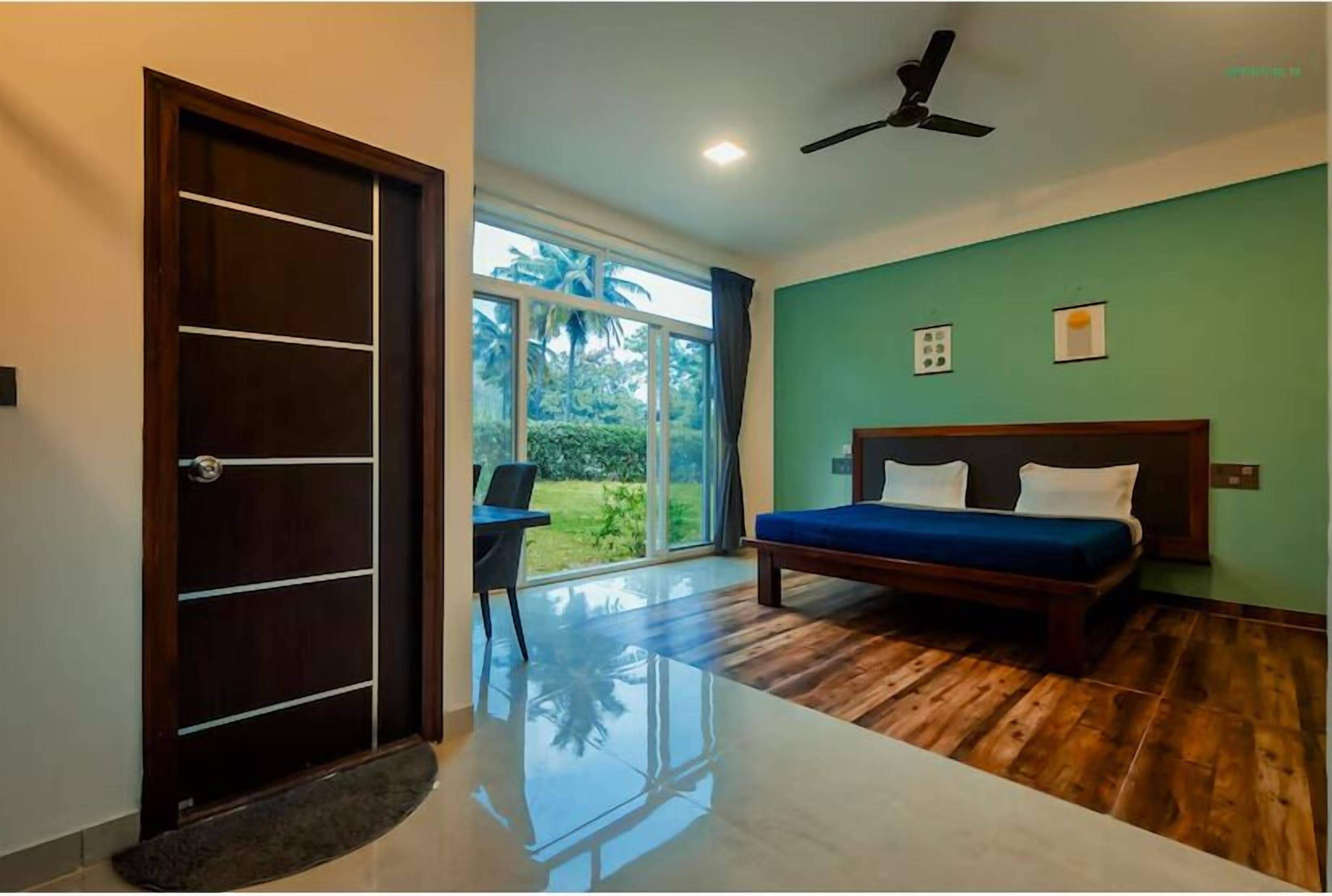 Deluxe tweepersoonskamer, uitzicht op tuin | Een bureau, een strijkplank/strijkijzer, gratis wifi