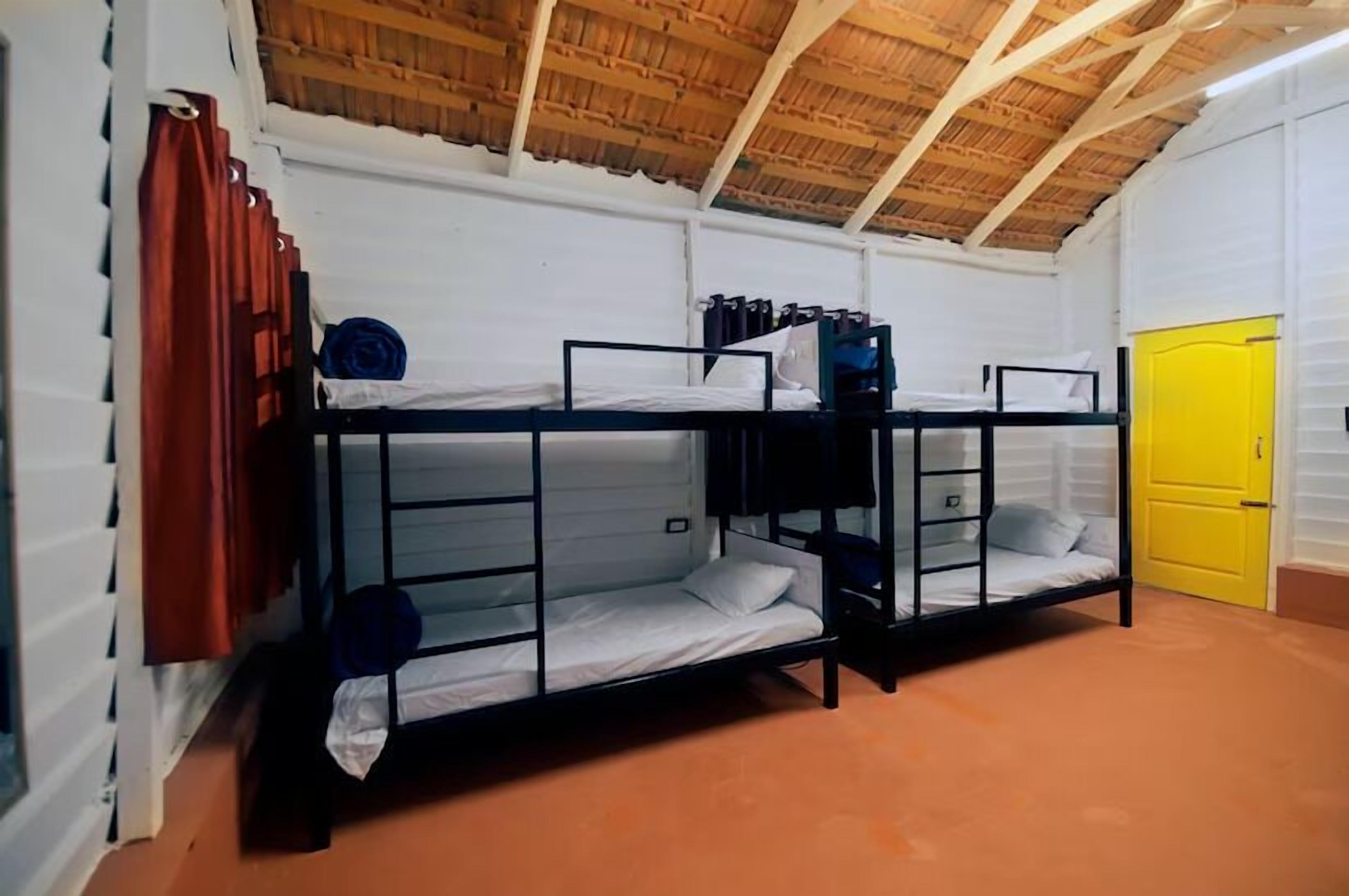 Familiekamer | Een bureau, een strijkplank/strijkijzer, gratis wifi