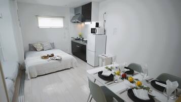 1 bedroom, desk, WiFi, bed sheets