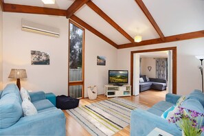 House | 3 bedrooms - Goolwa Blue Escape - Beach Spacious Wi-fi (Goolwa South)