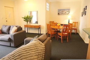 Apartment | 2 bedrooms - The Grand Apartments North Adelaide Parking (North Adelaide)