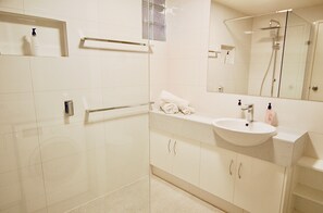 Apartment | 2 bedrooms - The Grand Apartments North Adelaide Parking (North Adelaide)