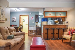 Interior - The Red Chair Retreat at Red River (Red River)