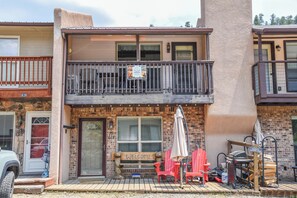 Property - The Red Chair Retreat at Red River (Red River)