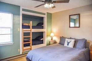 2 bedrooms, WiFi (free), bed sheets - The Red Chair Retreat at Red River (Red River)