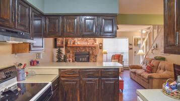 Ovn, kogeplade, opvaskemaskine, kaffe-/temaskine