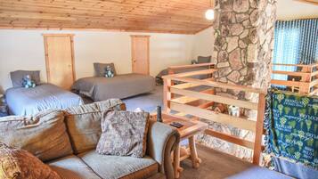 3 bedrooms, in-room safe, free WiFi, bed sheets