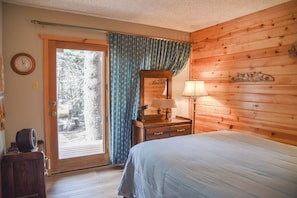 3 bedrooms, in-room safe, free WiFi, bed sheets