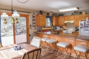 Oven, stovetop, dishwasher, coffee/tea maker