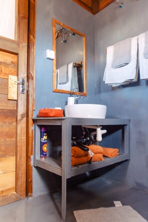 Shower, towels