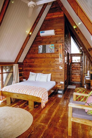 1 chambre, coffre-fort, bureau, fer et planche à repasser
