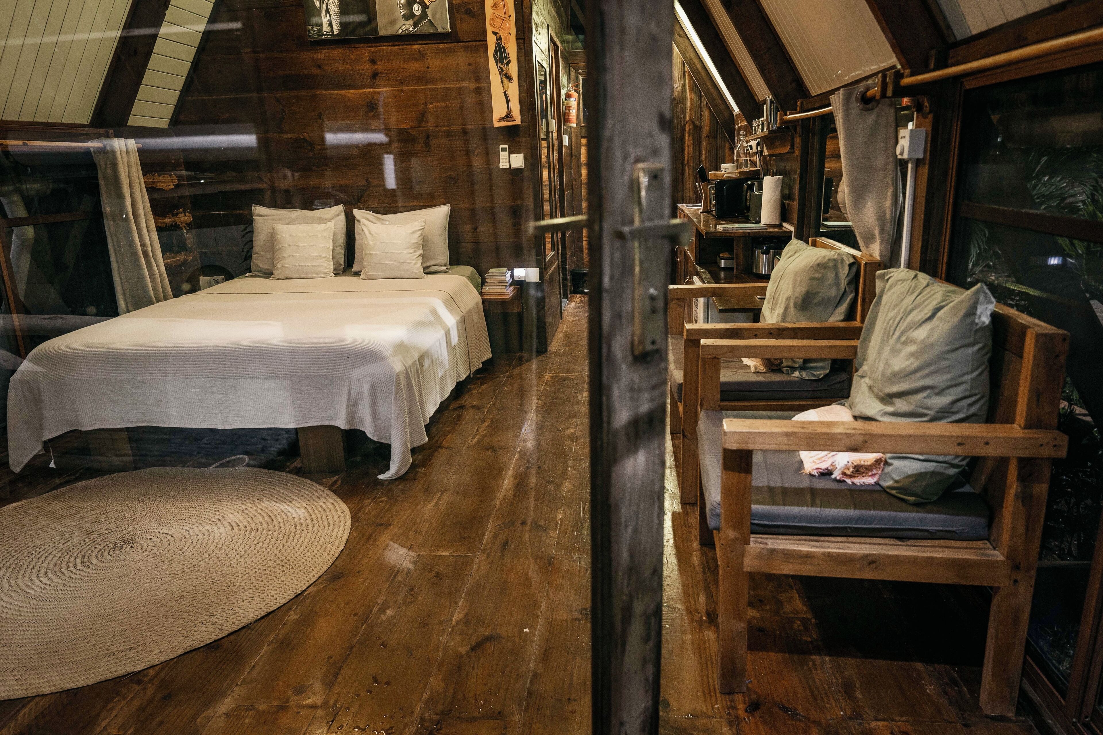 1 dormitorio, tabla de planchar con plancha, wifi y ropa de cama